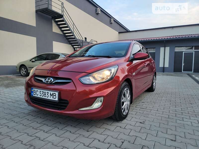 2013 hyundai accent