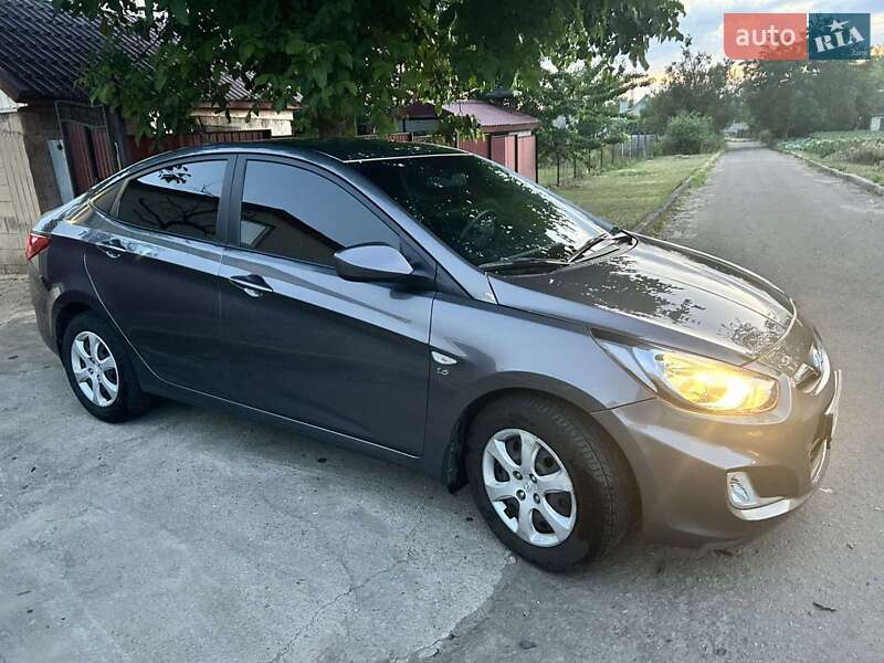2013 hyundai accent