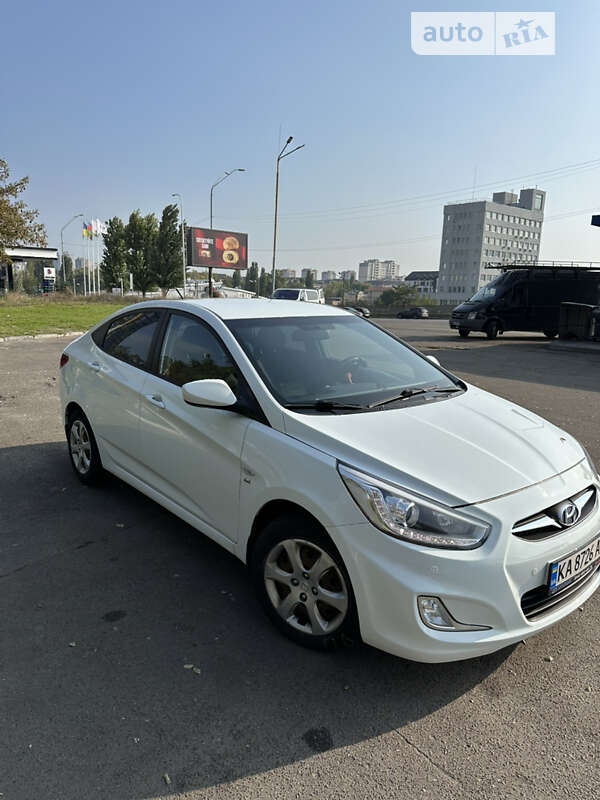 2013 hyundai accent