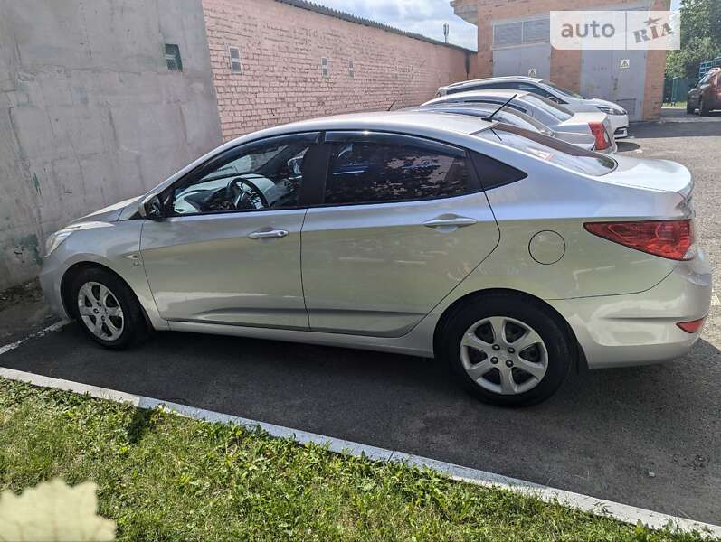 2013 hyundai accent