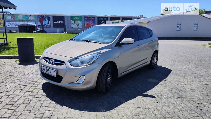 2012 hyundai accent