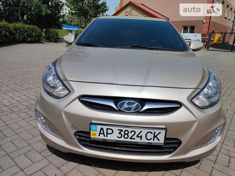 2013 hyundai accent