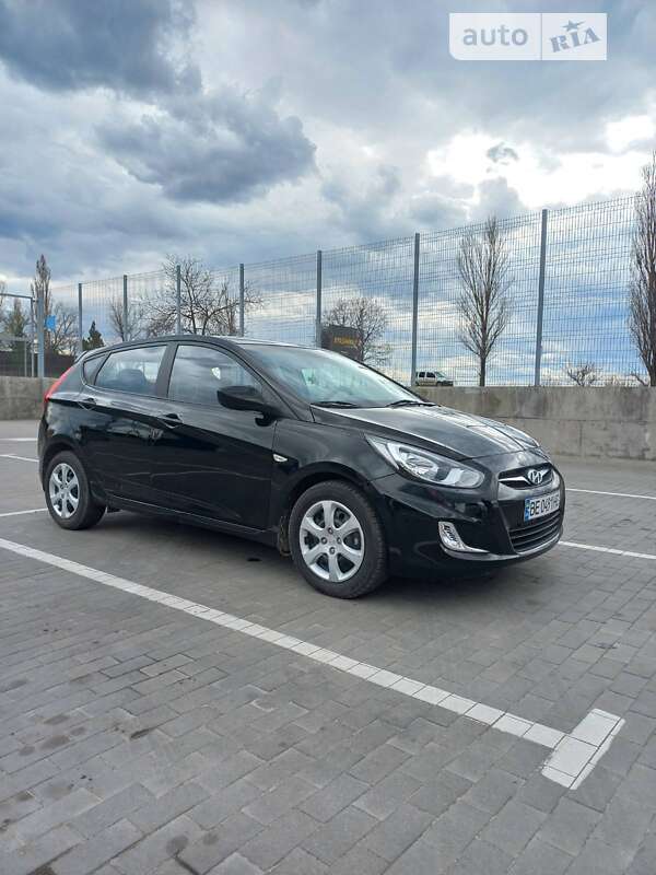 2012 hyundai accent