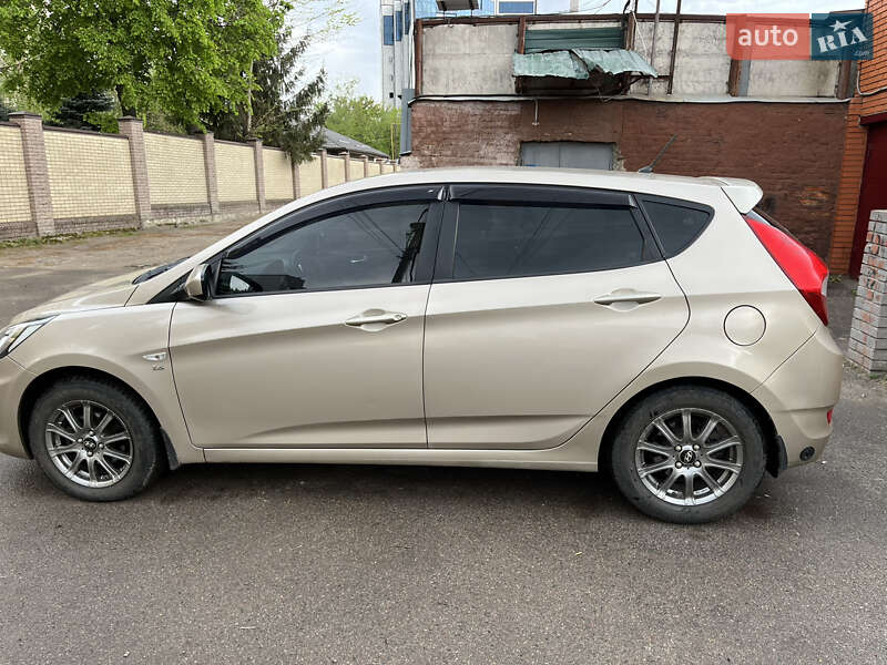 2012 hyundai accent