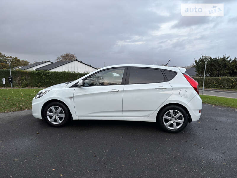 2012 hyundai accent