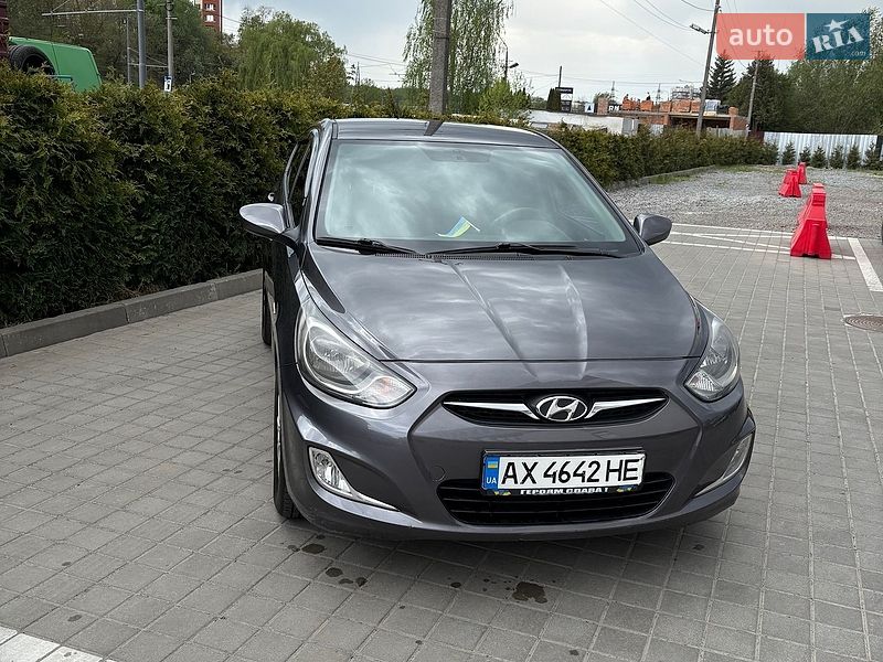 2012 hyundai accent