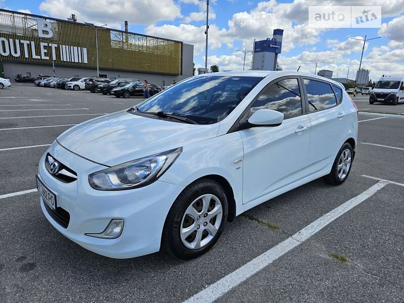 2012 hyundai accent