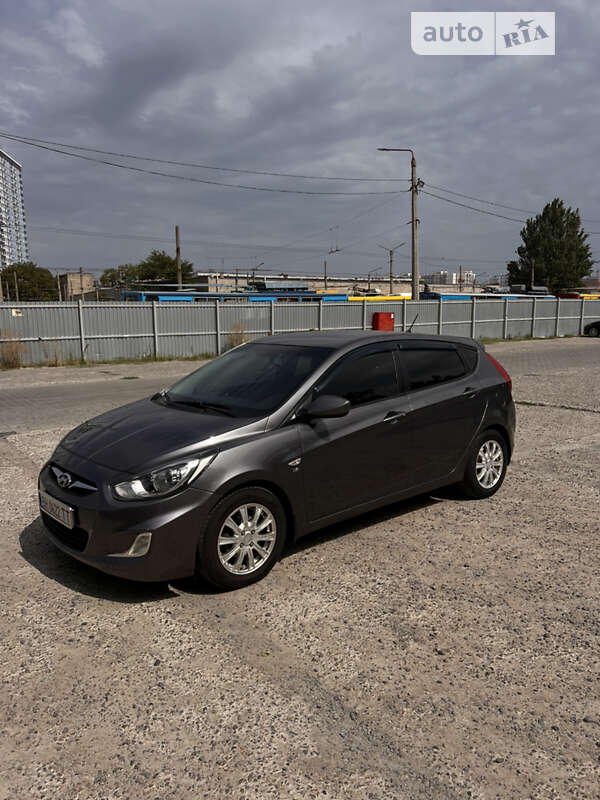 2012 hyundai accent
