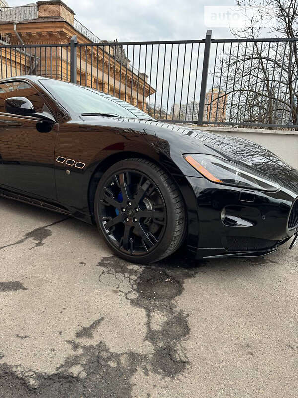 2011 maserati granturismo