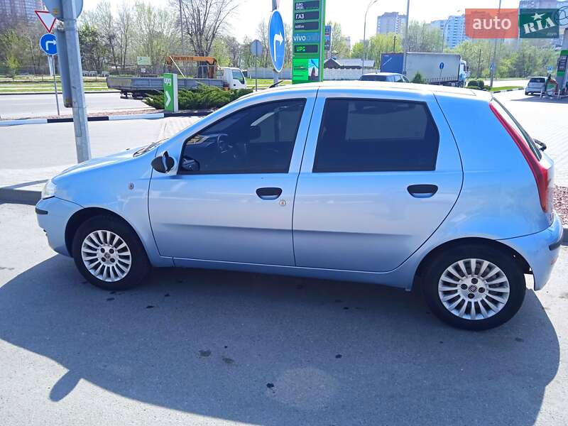 2011 fiat punto
