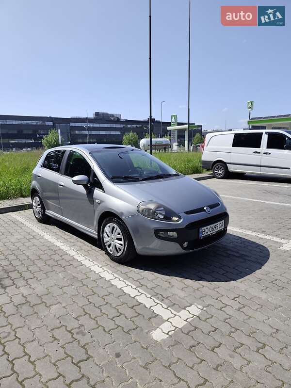 2011 fiat punto