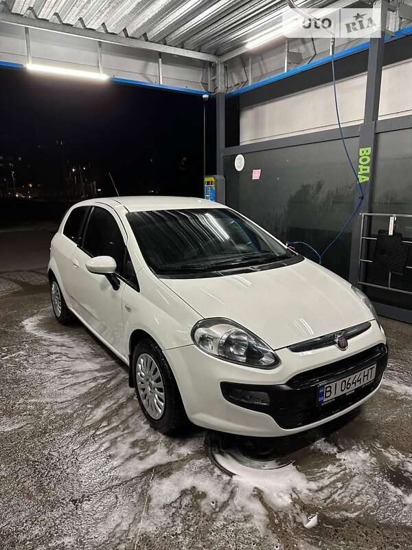 2011 fiat punto