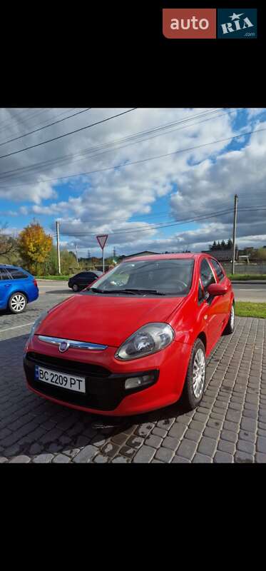 2011 fiat punto d