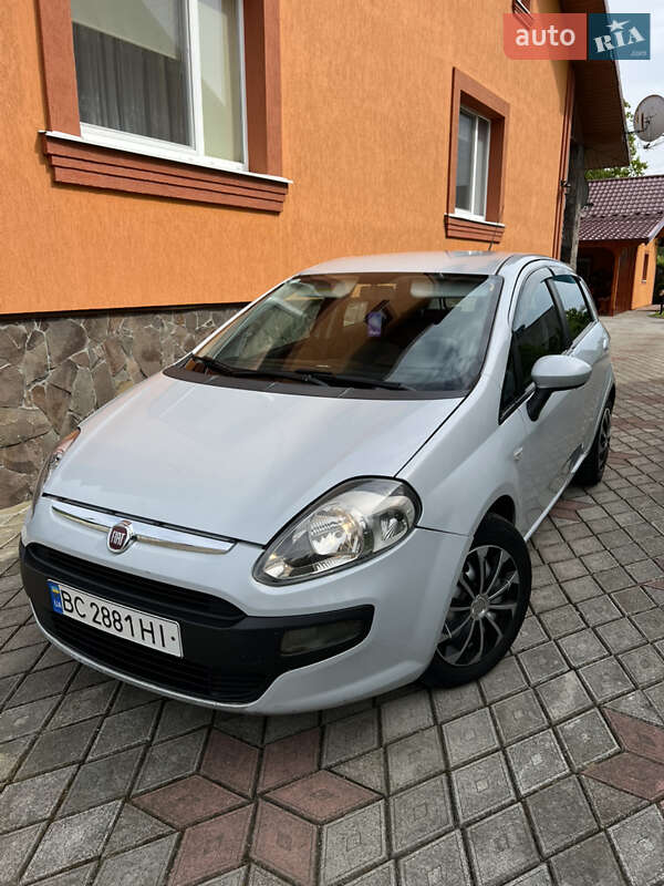 2011 fiat punto