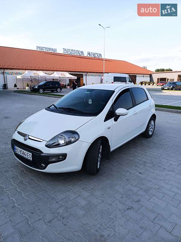 2011 fiat punto