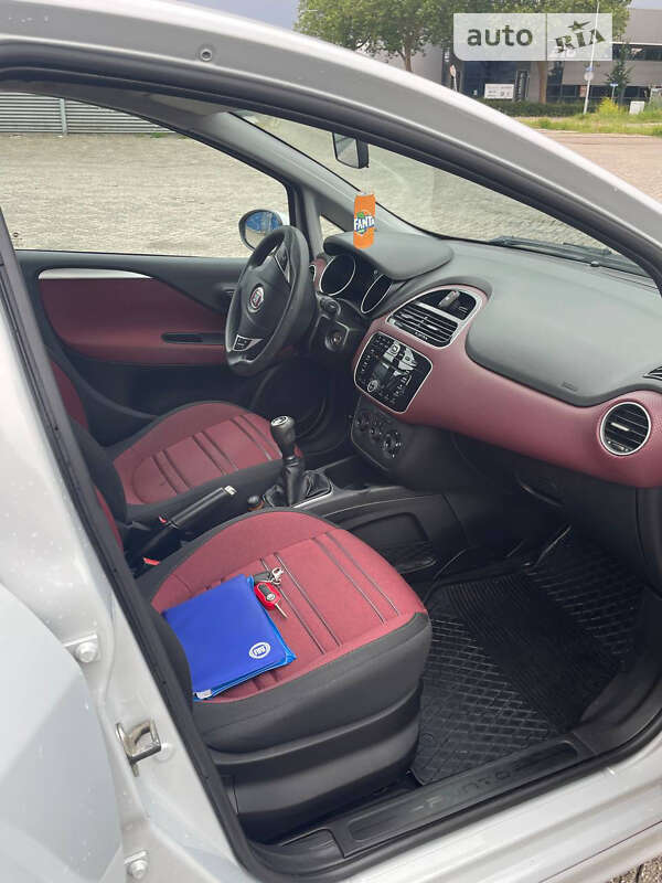 2011 fiat punto