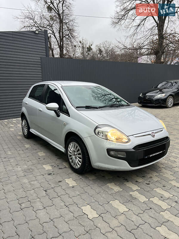 2011 fiat punto