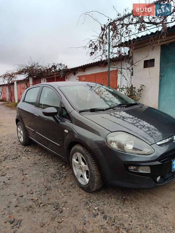 2011 fiat punto