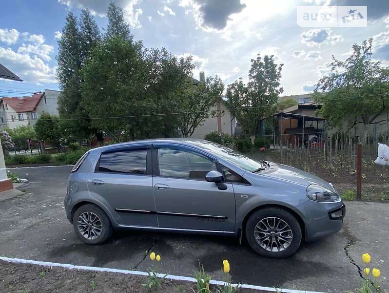 2011 fiat punto