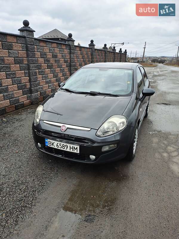 2011 fiat punto