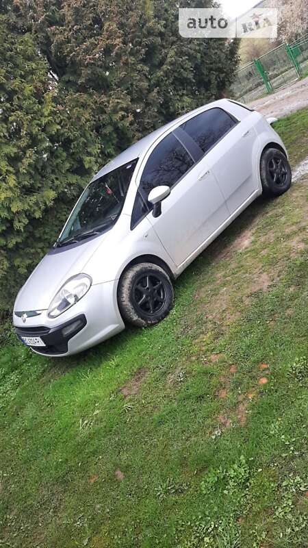 2011 fiat punto