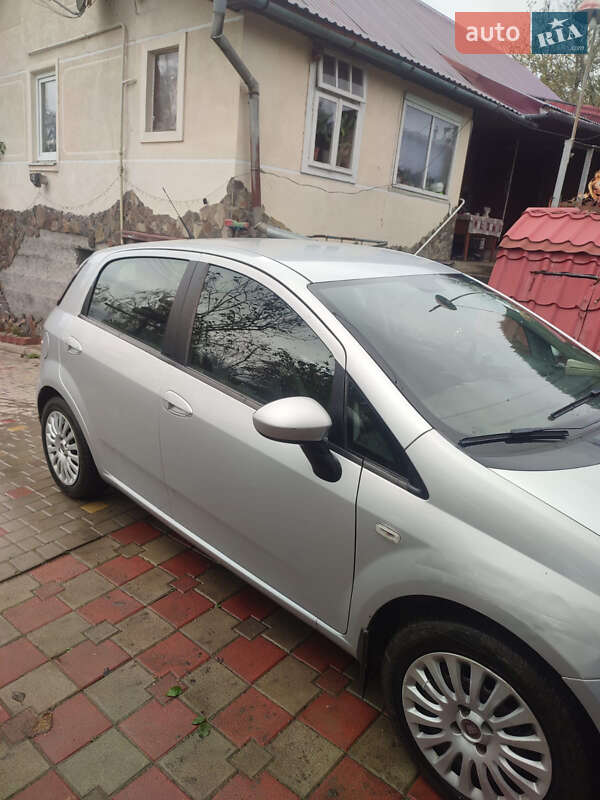 2011 fiat punto