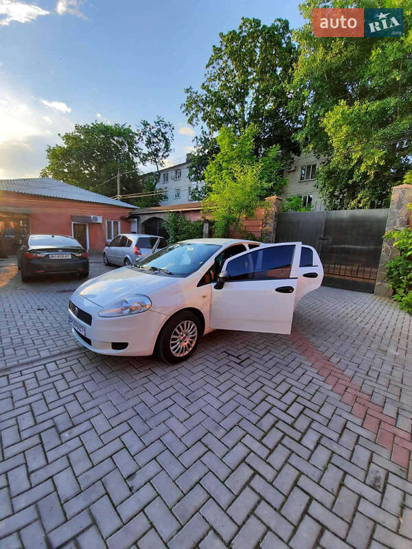 2011 fiat punto