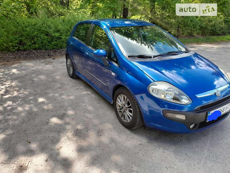 2011 fiat punto