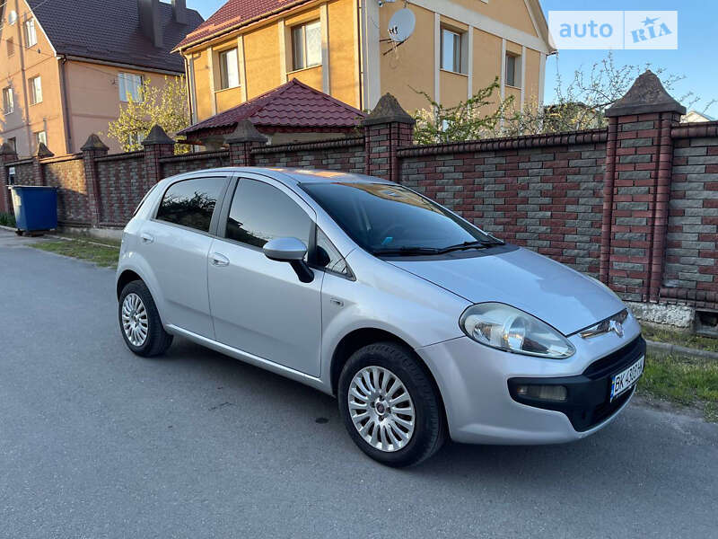 2011 fiat punto