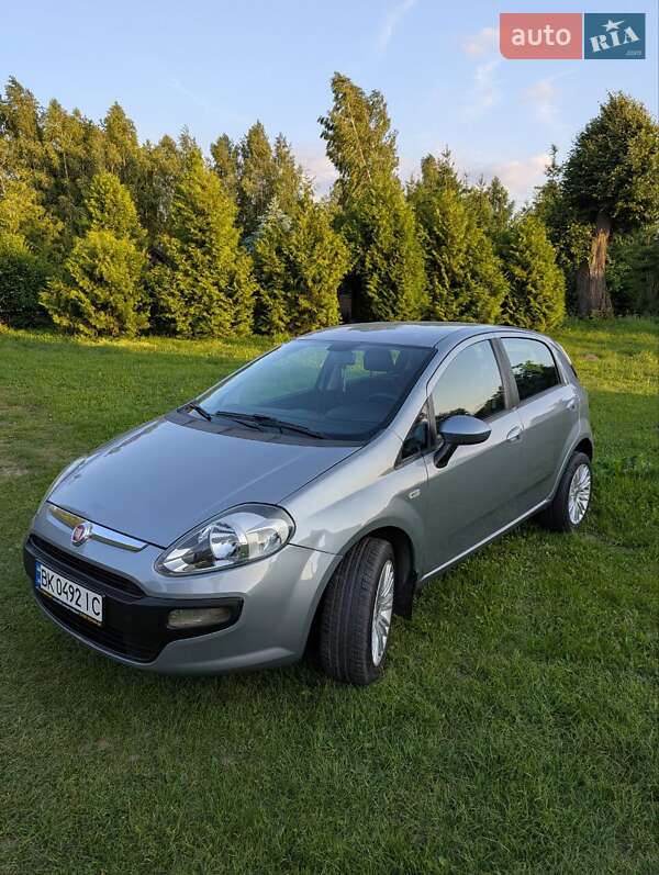 2011 fiat punto