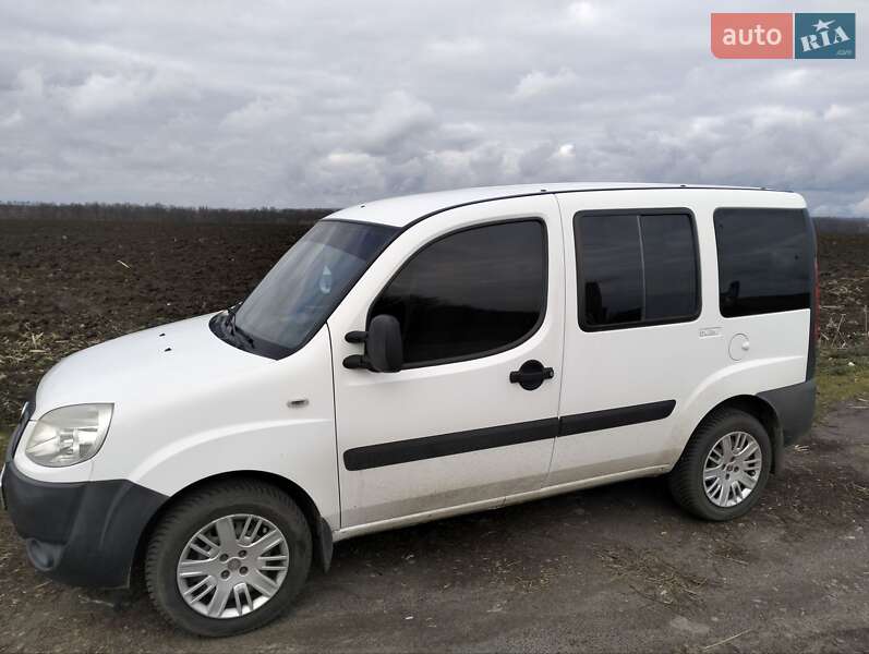 2009 fiat doblo panorama