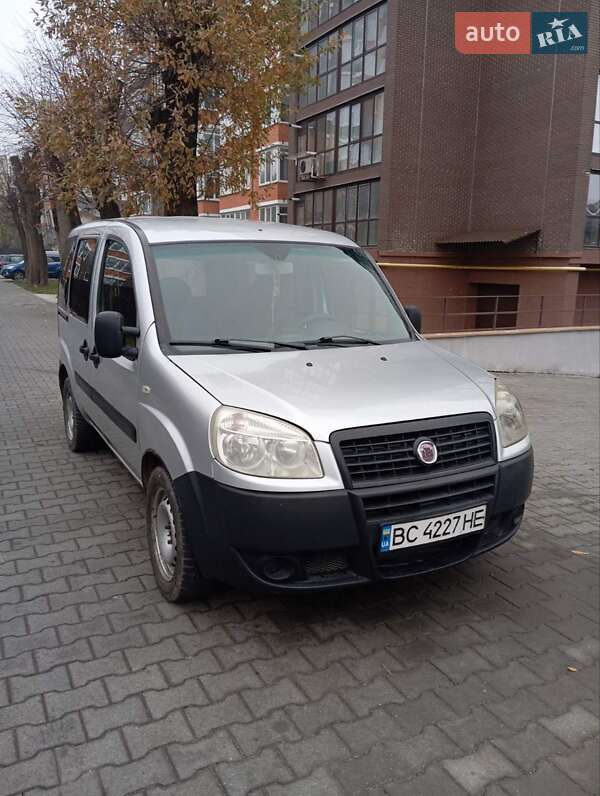 2010 fiat doblo