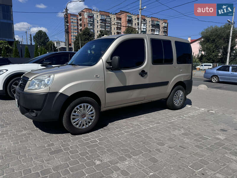 2011 fiat doblo