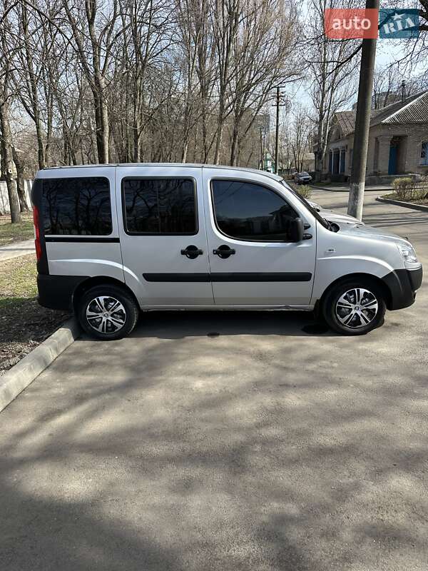 2011 fiat doblo