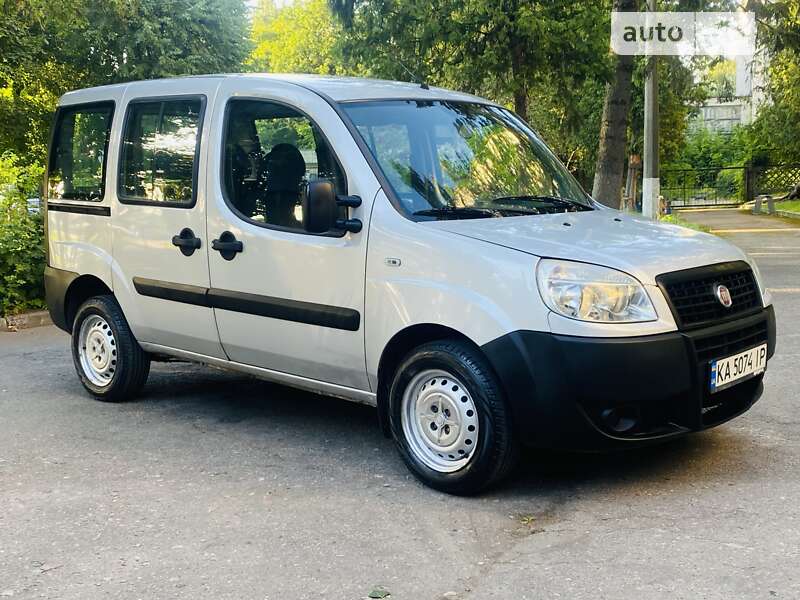 2011 fiat doblo