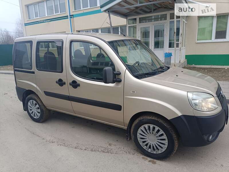 2012 fiat doblo