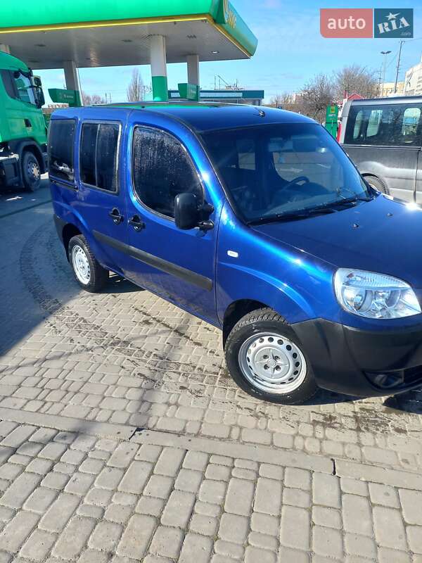 2012 fiat doblo