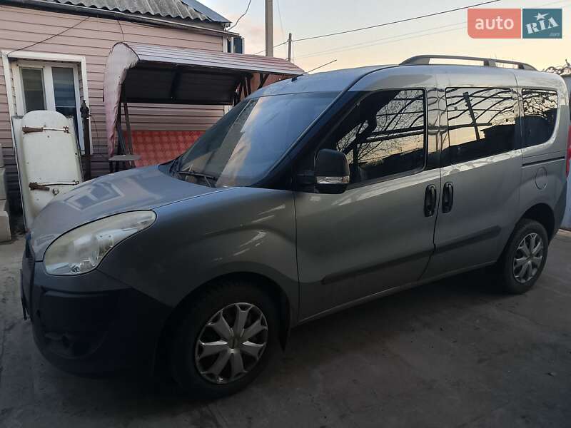 2010 fiat doblo