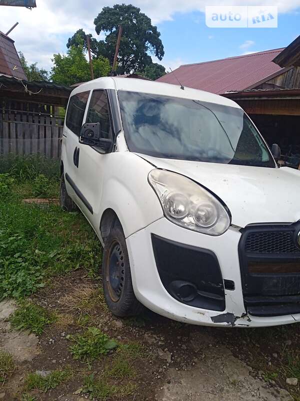 2011 fiat doblo
