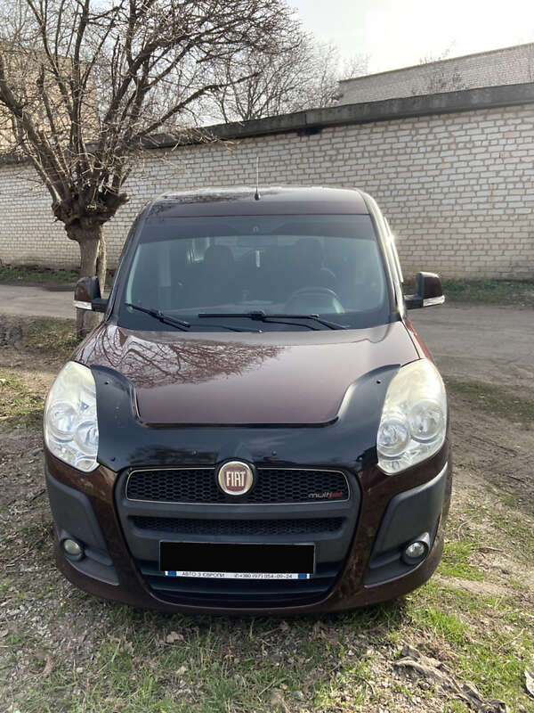 2011 fiat doblo