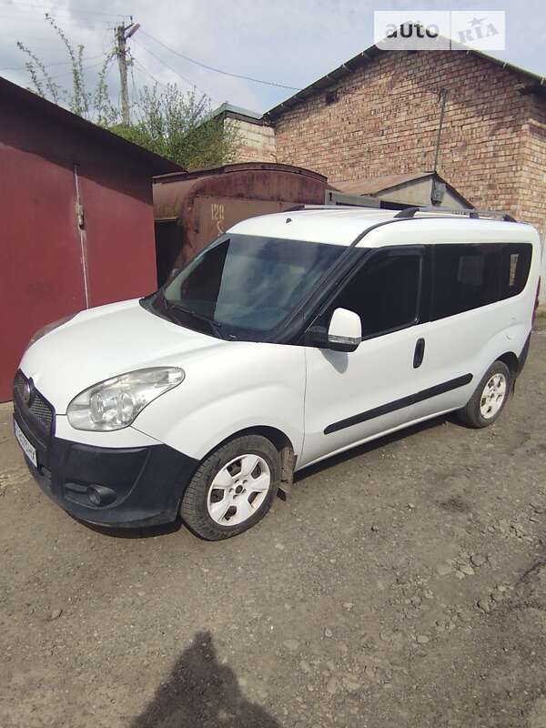 2011 fiat doblo