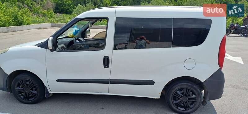 2011 fiat doblo