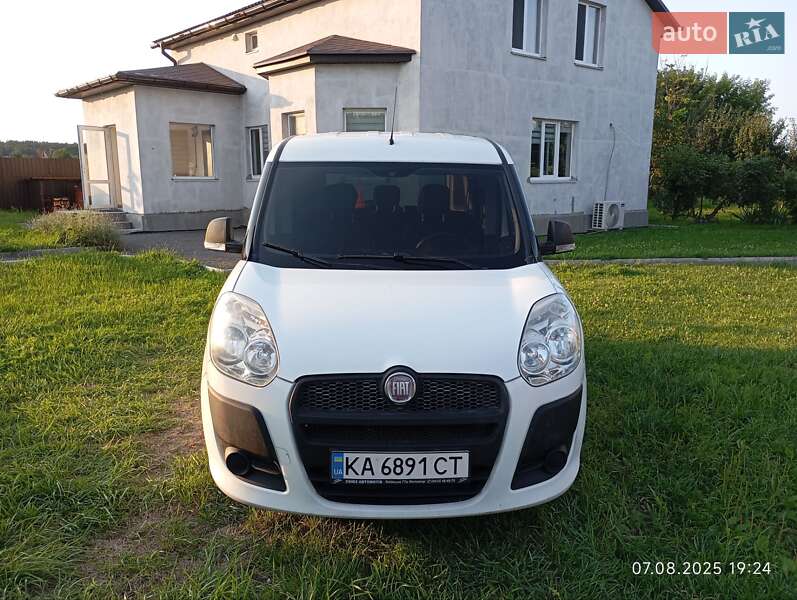 2011 fiat doblo