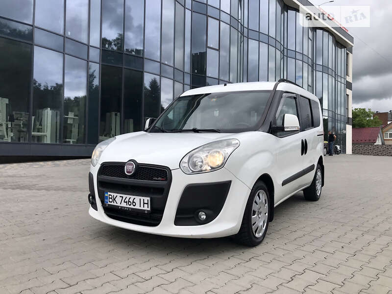 2011 fiat doblo