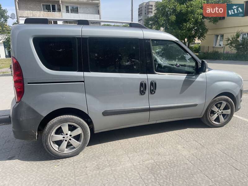 2011 fiat doblo
