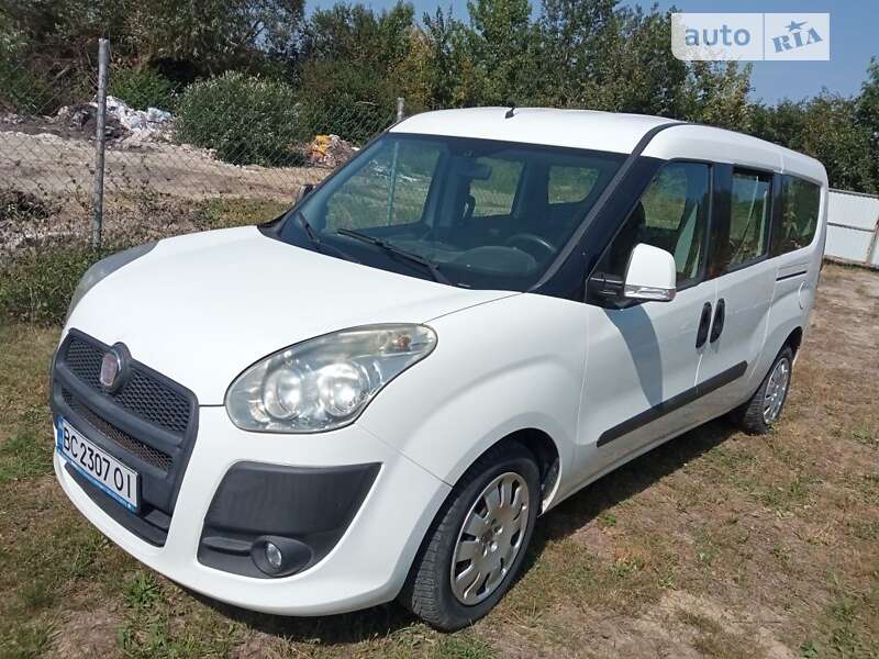 2011 fiat doblo