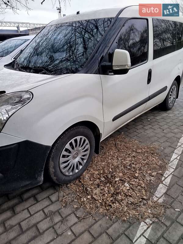 2012 fiat doblo