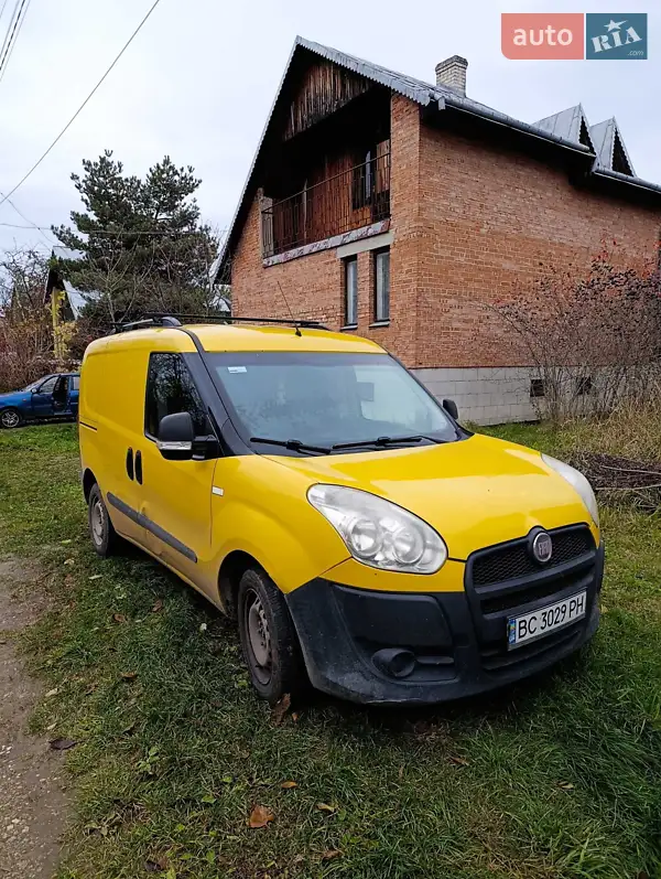 2012 fiat doblo