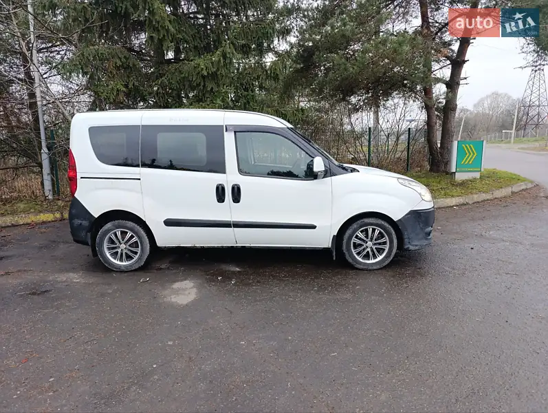 2012 fiat doblo