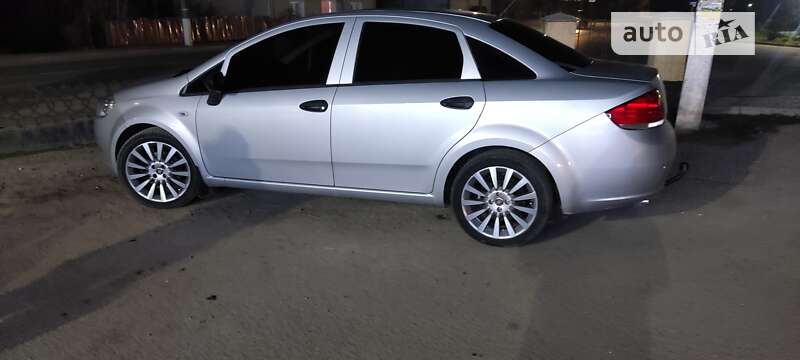 2009 fiat linea